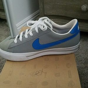 Nike low top sneaked